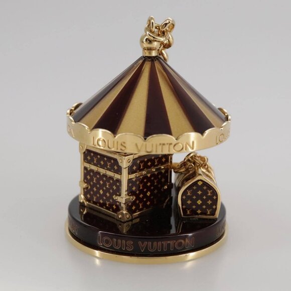 LOUIS VUITTON Bijoux Sac Carrousel Charm metal Gold M66782 LV Auth - Picture 2 of 16